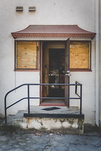 A Photographer's Final Glimpse Inside the Los Feliz Murder Mansion in All Its Creepy Glory