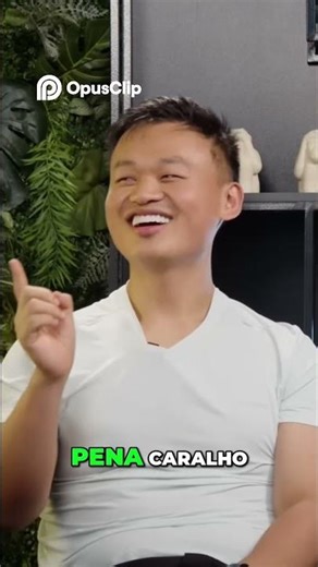 Primeira vez que um chinês tira menos de 5 no karaokê