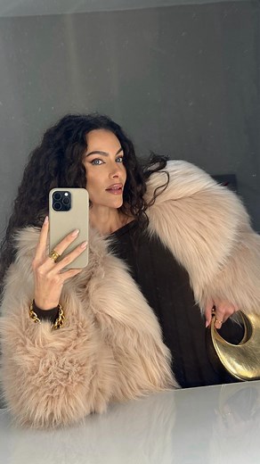 PAOLA TURANI on Instagram: "Ieri sera è stata presentata la nuova gamma #PREMIERE di @Kérastase_official ideata per dare nuova vita ai capelli liberandoli dall’eccesso di calcio. Nel Reel un recap dell’evento a cui ho partecipato! Non vedo l’ora di provare la nuova linea! #adv #liberalatuaforzainteriore"