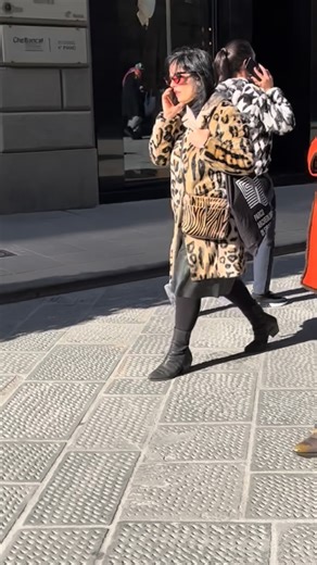 Italian Street Style on Instagram: "Another day, another fantastic leopard print coat in bellissima Firenze. This time with a contrasting tiger-print crossbody bag. #italianstreetstyles #italianstreetstyle #streetstyle #italianstyle OOTD"