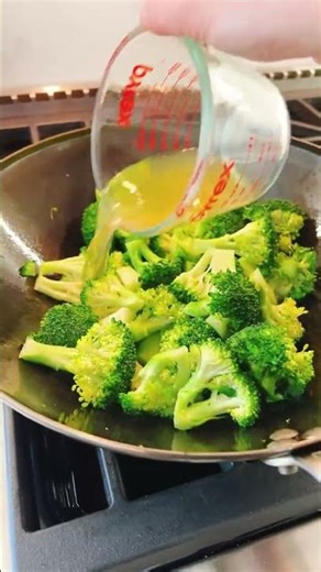 Easy Din Tai Fung Garlic Broccoli at Home