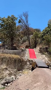 2.5K views · 17K reactions | Pero que diablos pasó...? . . . . #downhill #fails El rider está bien, solo un par de golpes. | Downhill Cusco | Facebook