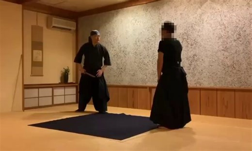 『分銅鎖×鎖鎌術＋捕縄コラボワークショップ』第一弾より①ゲスト講師の静伸さんによる一心流鎖鎌術・表一本目“折敷（いしき）”②③参加者による表三本目“羽返（はがえし）”④静伸さんによる、鎖鎌×捕縄術の工夫（詳細は引用元を参照のこと）