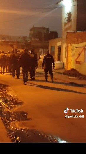 Operativo Policial Nocturno en Zona de Alto Riesgo
