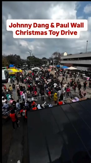 Houston Henna Artist 🩷 Malyah Choice | FREE HENNA @johnnydangandco @paulwallbaby TOY DRIVE!!!! @mediaeyecon @mr._makeithappen #henna #christmas | Instagram