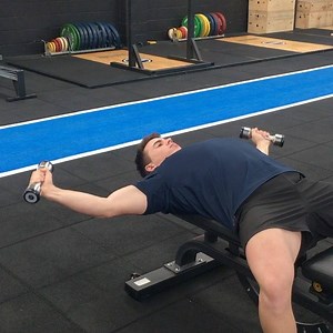 Do you have tight pecs? Try this loaded pec fly! Loaded stretching is one of the most effective ways to create long term soft tissue changes. When doing a loaded stretch, it's important to maintain stability to prevent yourself from hanging out on the ligaments without control. Actively lower the weight down, hold for 45 seconds before completing the rep. The weight required to do the exercise is very limited but its a great way to create change in chronically shortened tissue. Give this one a g