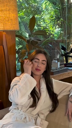 Reveal your most radiant skin with the Ayurvedic Kansa Wand Massager! ✨🌿 Experience a luxurious, spa-like facial ritual right at home while supporting your skin’s natural harmony. Our Kansa Wand helps you achieve glowing, balanced skin by: ✨ Balancing pH levels for a calmer, smoother complexion ✨ Boosting lymphatic drainage to reduce puffiness and detoxify ✨ Helping improve acne-prone skin by easing buildup and soothing inflammation ✨ Enhancing circulation for a brighter, healthier glow Indulge