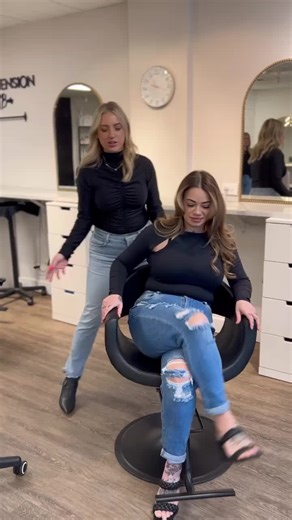 BOOK WITH YOUR LOCAL GIRL GANG 💕 #hairappointment #hairappointmentday #hairappointmentflow #hairappointmentnext #hairappointmentplease #hairappointmentsavaliable@Kelly_Kristine_Stylist @Styled.By.Agnes @giacaruso4