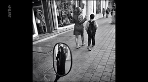 Ako Salemi hat seine Fotokamera gegen ein Smartphone getauscht, um im Iran auch ohne Genehmigung in der Öffentlichkeit fotografieren zu dürfen: arte.tv/iran | Arte