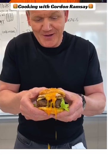 Cooking with Gordon Ramsay🍔 🔴Socials in Bio🔴 #cooking #burger #gordonramsay #foodie #foodtiktok