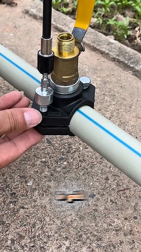 62K views · 114 reactions | Tap into water supply, no cutting required! #PlumbingHacks #PipeFittingHack #WaterSupply #NoCut | Diyer's Amazing Hacks | Facebook