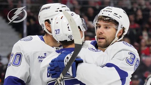 Hagel pounces on rebound