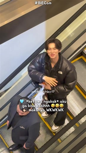 Simple conversation sama @l.c.m____ 🩵🩵 Vitamin untuk menghadapi hari Senin!! Liat aja yang manis manis oke? Aku edit kilat wkwkw upload pagi2 biar penyemangay!! Yang buat aku bingung tuh kenapa dia sumriah happy banget dah 😭🤣 WKWK padahal percakapannya b aja... ada satu part dia ketawa bngt cmn karena aku ketawa juga kepencet off kameranya WKWKWK oops maapkans... Diapun kek ga percaya aku ga dtng pas pulang.. PADAHAL BENERAN MAS GA DTNG 😭👍🏻🩵 Aku terakhir ketemu dia 4 des lalu plis wkwk l