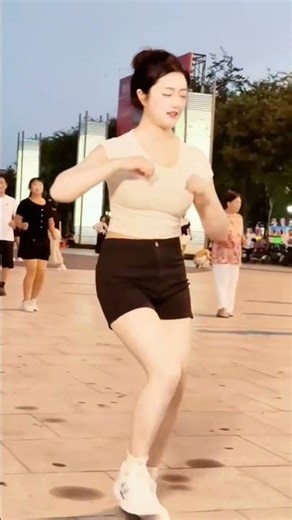 #bestshuffle #dance #fashion #dancer #trend #shuffle #cuttingshapes #shuffling #trending #dancing