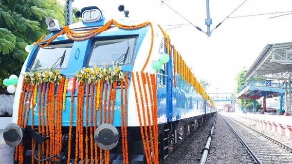 India Gets Its 1st Hydrogen-Powered Train, Will Run On 89 Km Route In Haryana