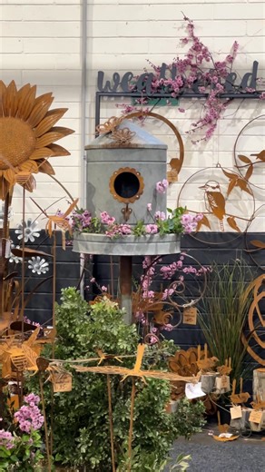 Save the date! The Handmade Market is on November 28, 29 & 30 at Exhibition Park in Canberra ☀️ The Handmade Market is an indoor event showcasing 260 Australian-made designers and producers. Discover everything from sustainable fashion, delicious food, and unique gifts to handmade homewares, local gin, and jewellery — it’s the perfect place to get your Christmas gifts this holiday season. 🎄 November 28, 29 & 30 ⏰ Fri 5pm – 9pm, Sat & Sun 10am – 4pm 📍 Exhibition Park in Canberra 🎟️ Entry to th