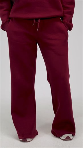 Teddie’s on Instagram: "No stiff legs, no weird cling. Just flowy, comfy sweats that move with you✨ #teddies"