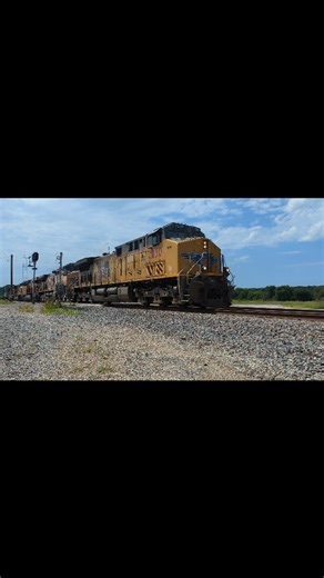 Midwest Railroads on Instagram: "Let's cap off 2025 with one of the fastest freight trains I've ever seen!! On July 26th, 2025 I caught this screaming Union Pacific monster intermodal just tearing east through Appleton, IL #sendit #trains #railroad #railway"