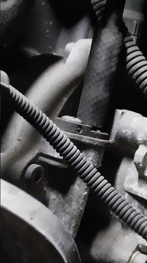 Vacuum hose breather removal / location how to N55 BMW 3.0 Engine 177650 #bmw #n55 #mechanic