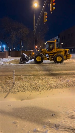 Columbus Public Service on Instagram: "Drastic snowfall calls for drastic snow control! Columbus Public Service and Franklin County crews are working tonight to haul excess snow out of the central business district to McCoy park. This effort is being conducted in addition to our regular snow plan, since low temps will be keeping the snow around for a bit!"