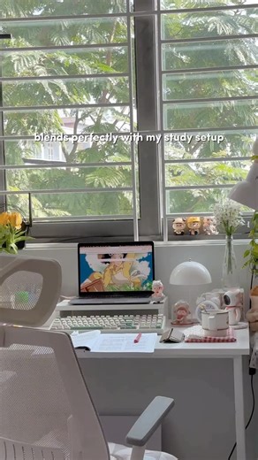 🍃Chang 🍃 on Instagram: "I’ve been super busy moving out and setting up my new study space, and in the middle of all the chaos, unboxing the @elecfoxmy Lumi 101 was such a little moment of excitement that kept me going. This sleek, minimalist keyboard with its 98% layout gives me all the essential keys I need without clutter, and its tri-mode connectivity lets me switch seamlessly between my laptop, tablet, and phone. The rotary knob makes adjusting volume or scrolling effortless, while the cus