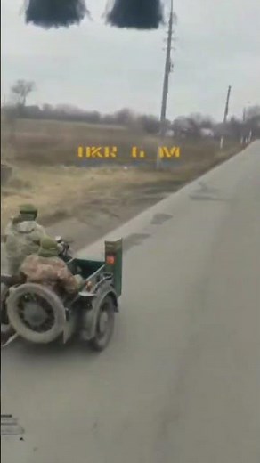 Gespann Ural Dnepr K750 M72 CJ750 Soldaten im Beiwagen / Sidecar