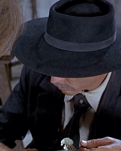 When A Bounty Hunter Outsmarts Bank Robbers | For a Few Dollars More (1965)