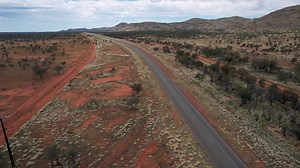 Tanami highway running through the desert