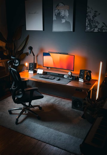 Composition can make or break your shot; dictate whether it’s cinematic and professional, or amateur and uninteresting. These are some of the most commonly used compositions for cinematic shots that are also really easy to grasp. Which one’s your favorite? #cinematic #editing #colorgrading #cinematography #composition