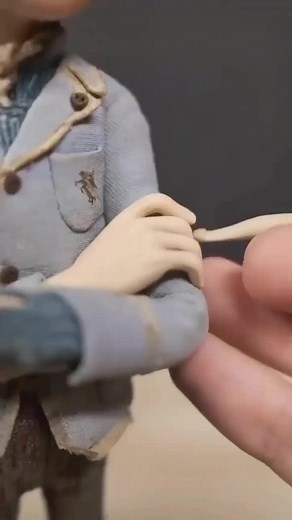 @Petjordan gives you a behind the scenes look at the process of making the stop motion film Caroline⭐- Arts Help