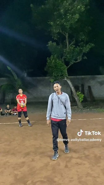 Tutorial Cara Smash Bola Voli yang Efektif