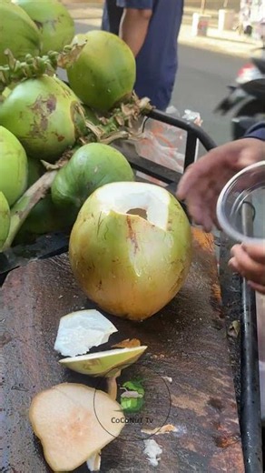 World’s Most Impressive Coconut Cutting Skills!