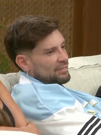 Austin Palao (@austinpalaoc) realizará impactantes comentarios sobre la carrera musical de Flavia Laos (@flavialaosu) y será criticado por sus compañeros en #VolveríasConTuEx2 😱 ¿Quieres saber más? Averígualo en el capítulo de hoy domingo 5 de julio, después de #Atrapados133 💥 Episodios disponibles en Disney y Mega Go 📺