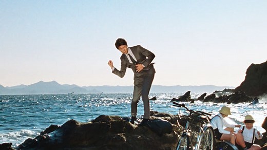 エビオスCMの仲村トオルのダンスがシュール過ぎると話題に！弱るもん歌「海辺の朝」篇