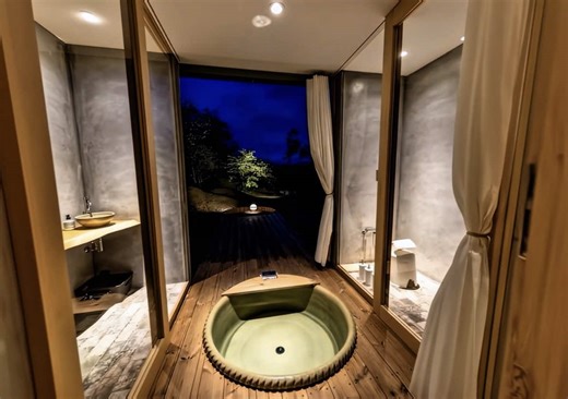 📍香川 1500本のオリーブの木に囲まれた唯一無二の宿✨ 『オリーブの宿「澳邸」』 〒761-0445 香川県高松市西植田町４５３２ オリーブの自然に包まれながら、一日一組だけで贅沢な時間を過ごせる小豆島の特別な隠れ家宿🌷 💴金額 ¥49,000〜/2名 ＊一休参照 📸魅力 📌 オリーブの島・小豆島で過ごす“農園ステイ” オリーブ農園が運営する宿で、自然に囲まれた静かな環境が魅力🫒 周囲にはのどかな島の風景が広がり、都会では味わえないゆったりとした時間を楽しめる💫 📌 オリーブ畑を自由に散策できる特別体験 宿泊者は車で数分の場所に広がるオリーブ畑を散策可能🫒 瀬戸内の温暖な気候で育つオリーブの木々を間近に感じながら、まるで地元の人の暮らしの中に入ったような体験ができる💐 📌 ペットと一緒に泊まれる宿 小型犬から大型犬まで宿泊可能で、客室で一緒に過ごせるのも大きな魅力🐕 愛犬と一緒に島旅を楽しみたい人に人気の宿🪷 📌 無料の朝粥サービス 宿泊者には朝食として、ほうじ茶で炊いた茶粥が無料で提供される🍵 和歌山・湯浅の金山寺味噌と一緒に味わう素朴な朝食で、身体に