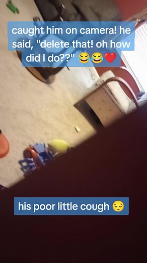 Caché sur la caméra : réaction hilarante d'un enfant