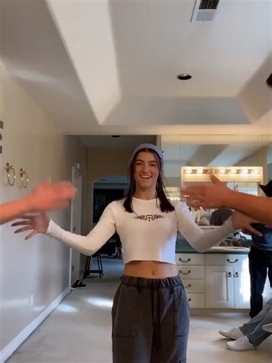 Exploring Charli D'Amelio's Online Journey