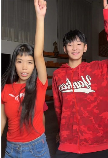 kaninong love team kayo?