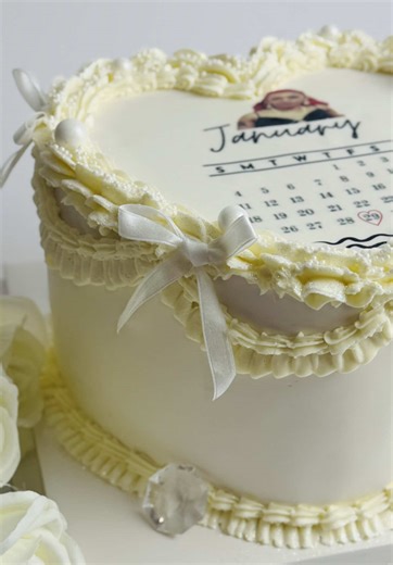 Aquarius season Birthday cake Flavor… vanilla buttercream #pastrychef #brooklyn #masterchef