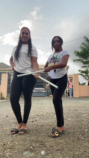 Bailando con Palos de Baton Ballet
