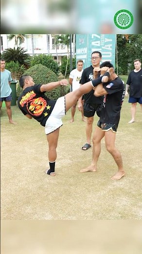 Muay Thai Tricks - Setting up Hard Hitting Head Kicks with Saenchai