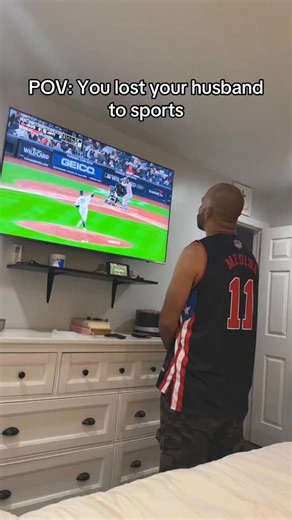 132K views · 662 reactions | He must have a parlay in藍藍 #therealmedinagang #marriedlife #baseball #football | The Real Medina Gang | Facebook