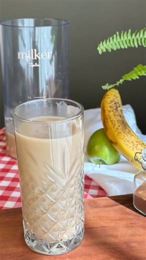 Hoy te dejo una bebida vegetal de avena ,manzana y plátano muy rica para comenzar tu día 😀😀😀😋😋😋😋 Jata Chile Tradicionalmente bueno 😀😀 Ingredientes: 700 cc agua tibia 100 gr avena Plátano 100 gr manzana Canela a gusto Código descuento milker :Chefurrutia Agradecimientos: Chef Cristian Urrutia #jata #vegan #vegano #vegetariano #bebidavegetal #milker #jatachile #saludable #avena