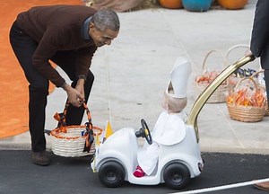 5.8K reactions · 1.5K shares | Obama celebrated Halloween with a child dressed as baby Pope | The Independent | Facebook