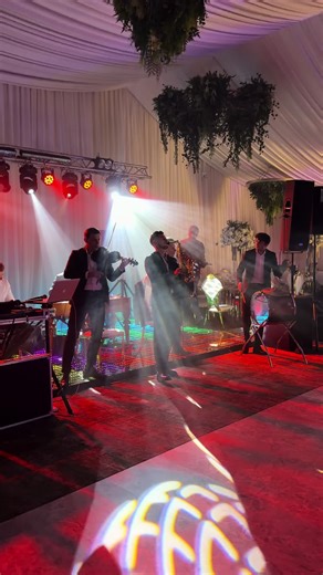 Revelion cu artiști adevărați ✨ Muzică instrumentală live, energie și show extraordinar cu @Major Band 🎶🔥🎺 #revelion2026 #magicevents #liveband #show #muzicadepetrecere