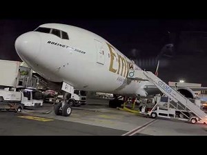 THE PROCESS OF AIRLINE MEAL PREPARATION AND LOADING#flydubai#flyemirates#AirlineFood#InFlightMeal