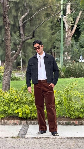 Combinaciones de Color: Negro y Café en Moda Masculina