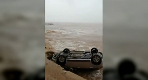 Los Bomberos asisten a clientes atrapados en el camping Els Alfacs