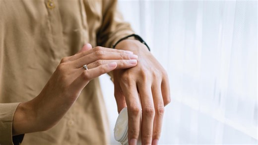 Cosmétiques : octocrylène, c’est quoi cette substance chimique nocive que la France veut contrôler ?