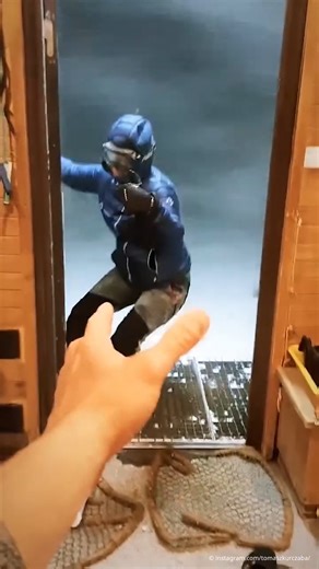 No, it's not a train riding through a storm – this is just someone trying to close a front door on King George Island. It's is the largest of Antarctica's South Shetland Islands, and its maritime-Antarctic climate means it can get quite windy. King George Island is home to most of the Antarctic research stations. Could you imagine working in conditions like this? 📍 King George Island, South Shetland Islands 🎥 instagram.com/tomaszkurczaba ⁠ #dwtravel | DW Travel